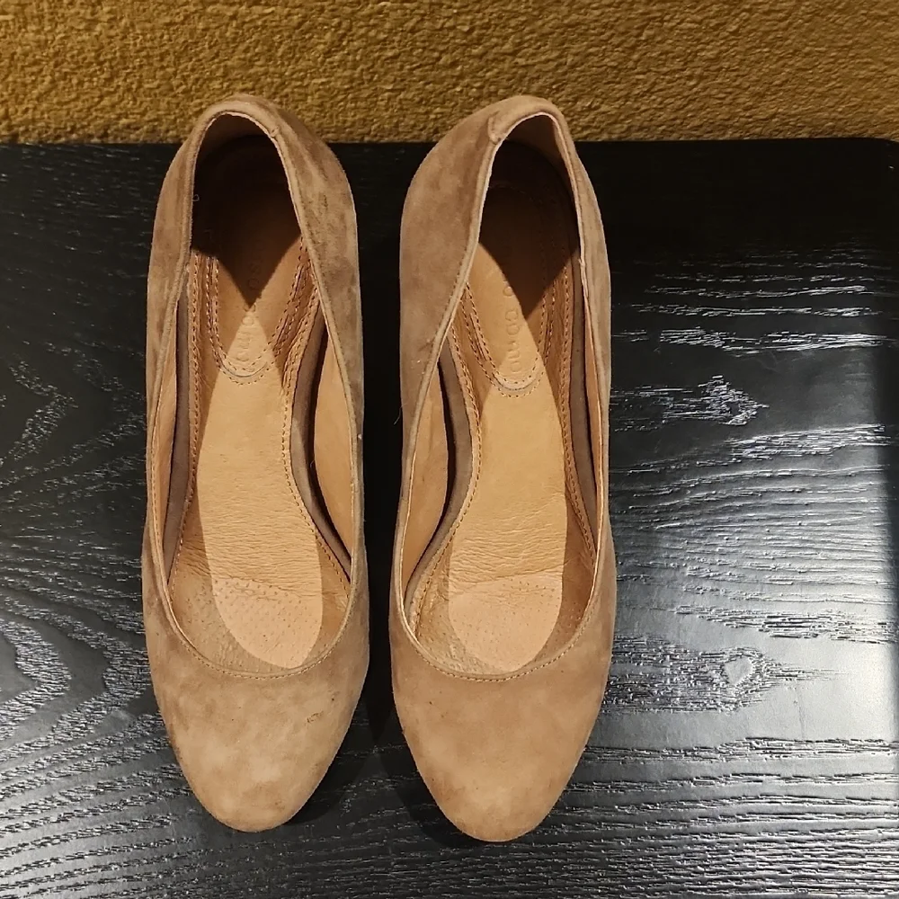 Corso Como Classic Tan Suede Heels - Picture 7 of 7